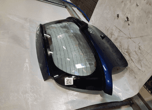 Klapa bagaznika tył tylna toyota yaris 1 i 8P4 granatowy 4
