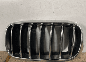 Nerka atrapa zderzaka lewa bmw X5 F15 cala ladna 1