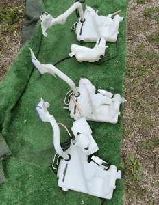 MERCEDES  E 211 CLS 219  zbiorniczek pompka spryskiwaczy zwykły grzany pod xenon 7