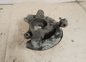 Zwrotnica piasta lewy przód przednia Toyota Yaris I 4