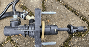 Toyota Yaris II 2  pompka pompa sprzęgła  06-11 2
