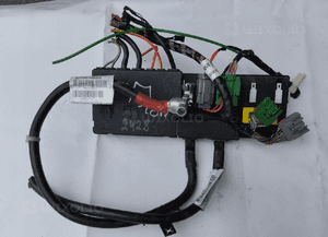 Klema plusowa akumulatora sterownik jaguar xj X351 4