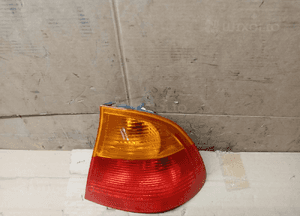 Lampa prawy tył tylna prawa BMW 3 E46 Kombi 6905628 8368758 4