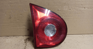 Lampa lewy tył w klapę vw golf v  nr 1K6945093F 1