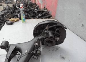 WAHACZ PRAWY TYŁ TYLNY ZWROTNICA PIASTA BMW 7 E32 3