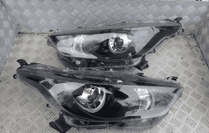Lampa lewy / prawy przód toyota yaris iv 2020-24 rok do lekkiej polerki 1