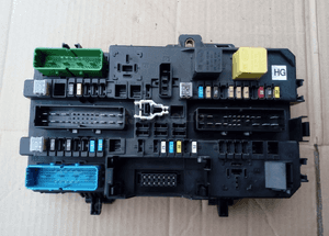 Opel Zafira B Astra H skrzynka bezpieczników modul sterownik BSI 13206759 HG 1