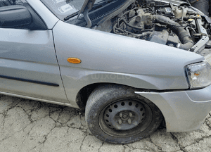 Mazda Demio Błotnik przód przedni  Prawy lift w kolor 18G 22V 1