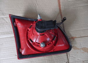 Passat B6 kombi lampa tylna prawa w klapę 2