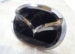 Emblemat atrapy grilla radaru mazda CX30 CX60 CX90 nowy org KBB3-507Z0 3