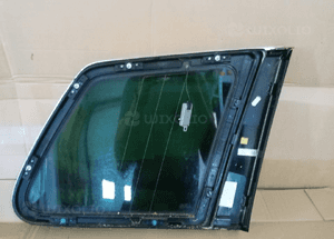 Szyba lewy tył karoseryjna VW Touareg AS3 04r 2