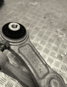 ZWROTNICA PIASTA LEWY PRZOD MERCEDES C W205 ORG 7