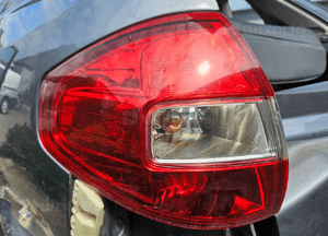Renault Koleos I lampa tył tylna prawa lewa w błotnik 1