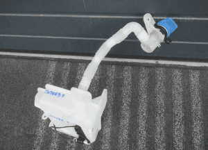 ZBIORNICZEK SPRYSKIWACZY POMPKI XENON SKODA SUPERB II 2 VW GOLF 2008- 11