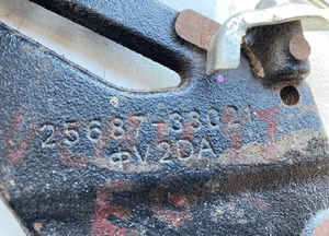 Toyota auris 1.4 D4D łapa mocowanie silnika 25687-33021 4