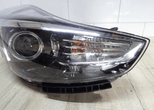 Hyundai IX20 lampa prawa przód przednia soczewka 2