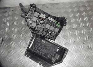 Ford mondeo MK4 1.8 tdci skrzynka bezpieczników 3