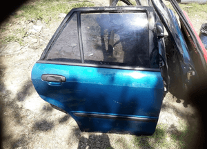 Mazda 323f bj  98-03 Drzwi  szyba Prawe  tył tylne w kolor  szyba 3