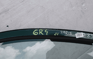 TOYOTA YARIS I drzwi prawe przednie bez korozji kolor 6R4 4