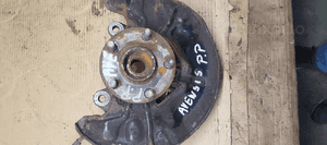 Zwrotnica prawy przód przedni Toyota Avensis T25 7