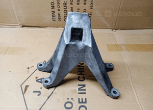 Łapa wspornik silnika BMW M5 G30 F90 4.4 V8 7853647 2