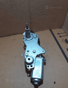 nissan pathfinder sport silniczek wycieraczek tył 3