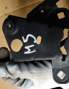 Mocowanie błotnika uchwyt lewy przód BMW M5 G30 F90 7349617 5