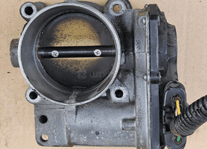 Volvo V50 S40 S60 V70 2.4 20V przepustnica silnika  8677796 1