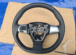Toyota AURIS I lift 09-11 kierownica skóra skórzana 1