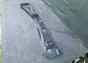 Podszybie 8K1819447 8K1819424 Oslona Wycieraczki Maskownica Klapka Klema EUROPA AUDI A4 B8 A5 Oryginalne 32