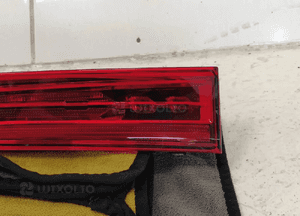 VOLVO XC60 II LAMPA PRAWY TYŁ TYLNA W KLAPĘ ORYGINAŁ 3