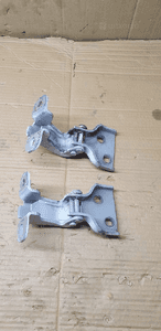 Zawiasy drzwi prawy przod OPEL VIVARO TRAFIC III Komplet 4