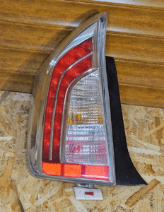 Toyota PRIUS III 11-15 lift lampa lewa tylna 1