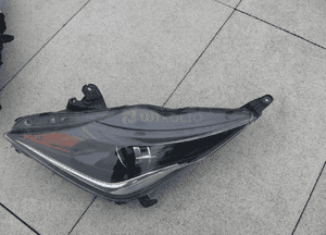 Toyota aygo ii reflektor przedni prawy ładny oryginał 5