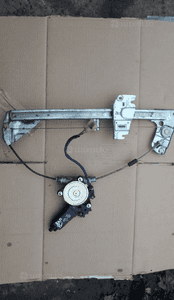 Mazda 323f ba  Podnośnik szyby Prawy  przód 1