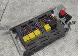 SKRZYNKA BEZPIECZNIKÓW LAND FREELANDER I 1.8B YWC106080 3