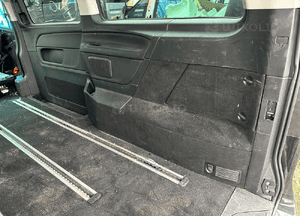 Mercedes 447 v klasa Metris Vito  tapicerka szyna zamek boczek wnętrze boczki tapicerka long  wnętrze  dywan 5