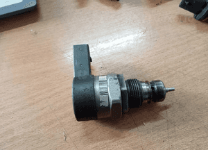 regulator ciśnienia paliwa bmw 2.0 d 0281002949 1