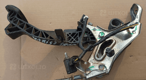 Toyota Yaris II     06-11 pedał sprzęgła 2