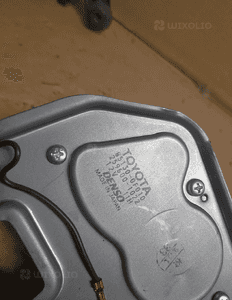 #SILNICZEK WYCIERACZKI TYŁ TOYOTA COROLLA VERSO II nr 85130-0F010 2