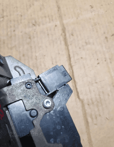 Opel zamek klapy bagaznika tyl 13587646 4