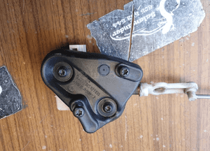 Siłownik 7M0862159 4B9962115B Silniczek Elektryczny Cięgno Zamka Klapy Bagażnika Audi A4 B6 Kombi Sedan 4B9962115B 32