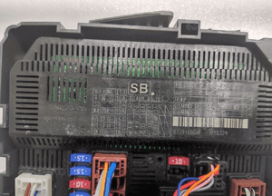 MODUŁ SKRZYNKA BEZPIECZNIKÓW BSI NISSAN NAVARA IV D23 NP300 284B74JU1C 15- 6