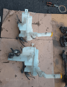 Mazda 3  BK  03-09  5 05-10 Zbiornik płynu spryskiwaczy pompka zbiorniczek 8