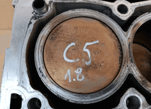 Silnik słupek blok silnika Citroen C5 1.8 16V 6FZ 10