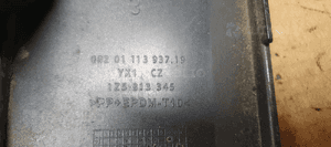 Listwa pod lampę lewy tył tylna lewa Skoda Octavia II Sedan 1Z5813345 4