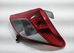 Lampa prawa prawy tył tylna toyota yaris iii 2011-2014 europa 2
