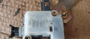 Silniczek siłownik zamka klapy bagażnika VW Touareg 7L6827425 3B5827061B 5
