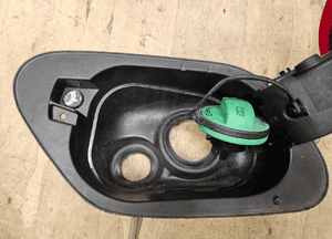 Klapka 5G0809857A 5G0809999A Wlewu Paliwa Wlew Czerwona LY3D VW Golf VII 7 Diesel 14