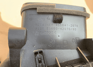 Kratka nawiewu powietrza lewa Toyota RAV4 V 19- 455641-2070 55650-42070 5